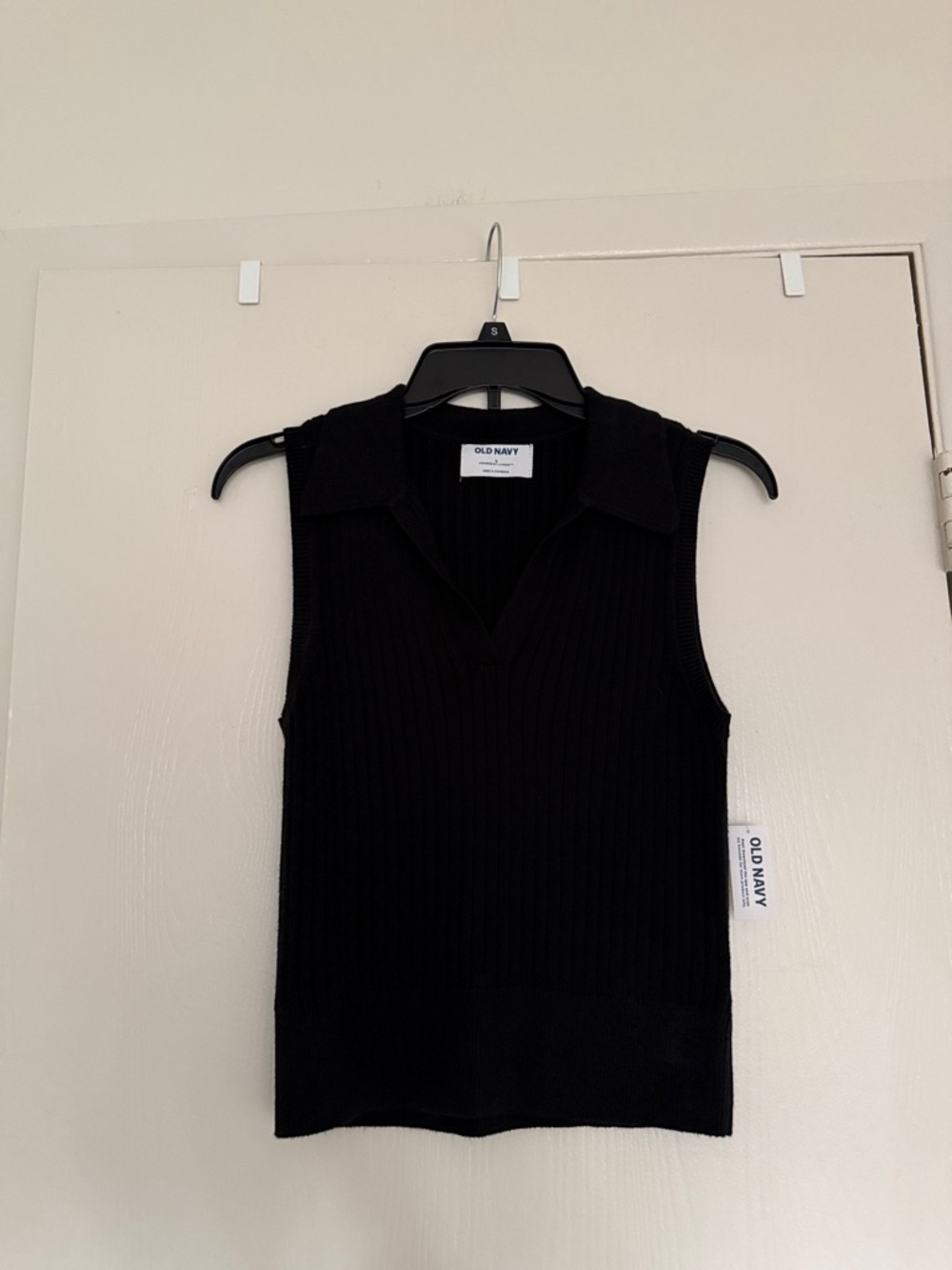 Old Navy Black Ribbed Sleeveless Polo Tank Top